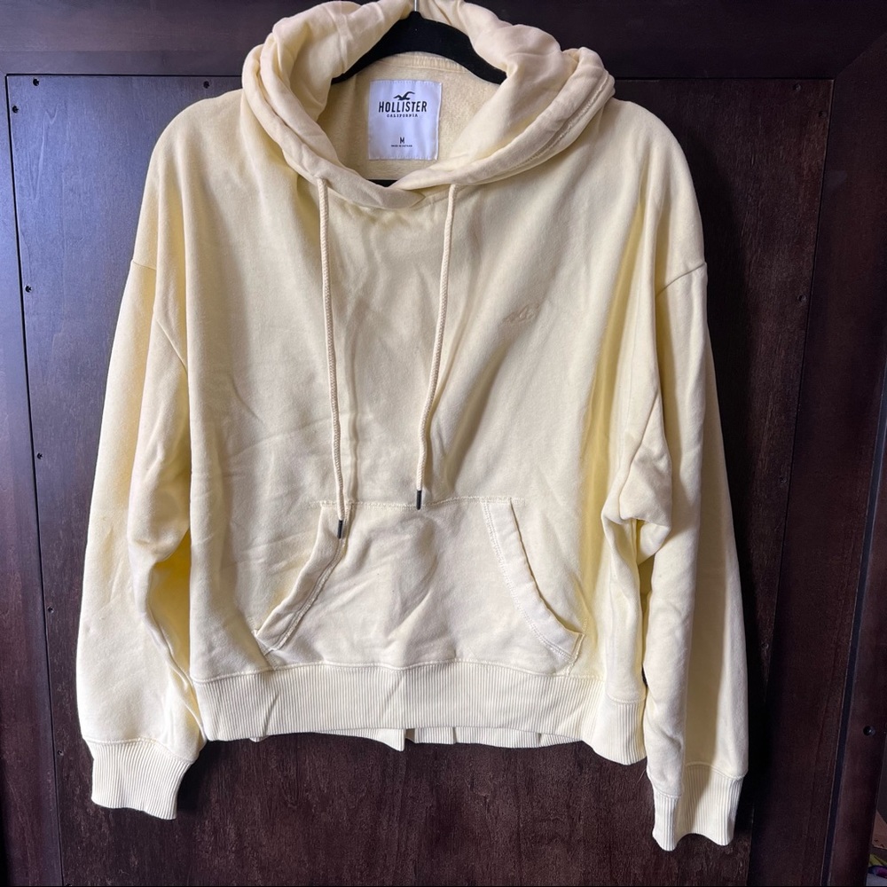 Hollister Soft hoodie! Size M. Pale yellow color.